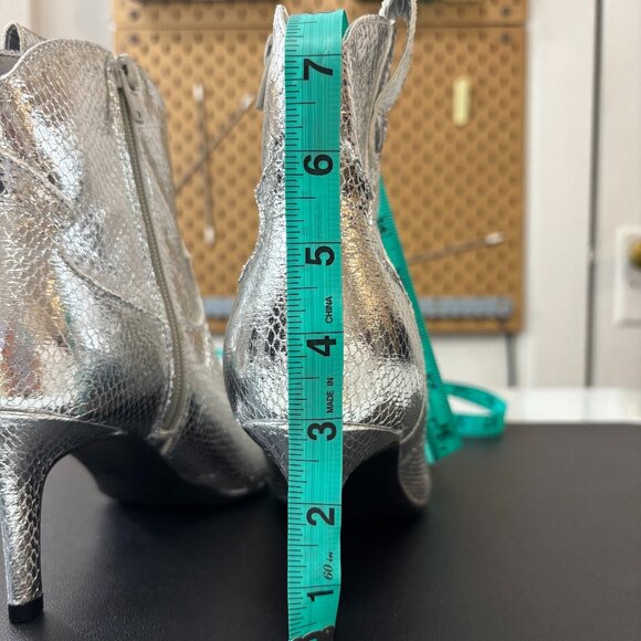 GUESS Women's Silver Snakeskin Pattern Western Ankle Boots, Sz 6,SEE DESCRIPTION - Picture 15 of 15